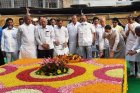 खासदार शरद पवार यांनी कर्मवीर भाऊराव पाटील यांच्या स्मृती स्थळास केले अभिवादन